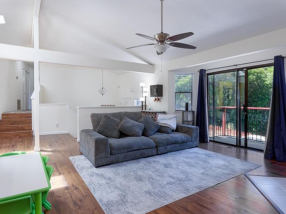 3rd image of 129 Las Colinas Dr