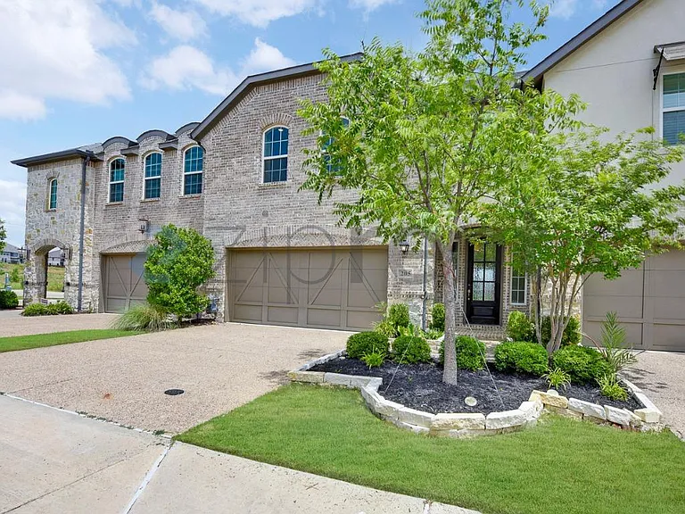 205 Somerset Dr — Photo 2