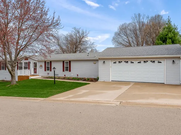 8401 Tamarack Dr, Machesney Park, IL 61115