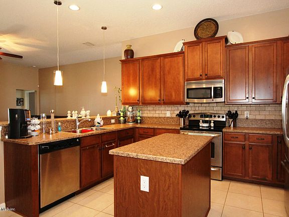 3rd image of 2826 Woodbridge Crossing Ct