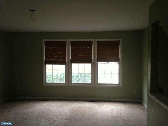 4th image of 635 Corsica Ave