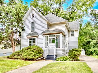 838 Cedar Ave, Elgin, IL 60120