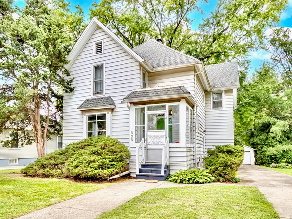 838 Cedar Ave, Elgin, IL 60120