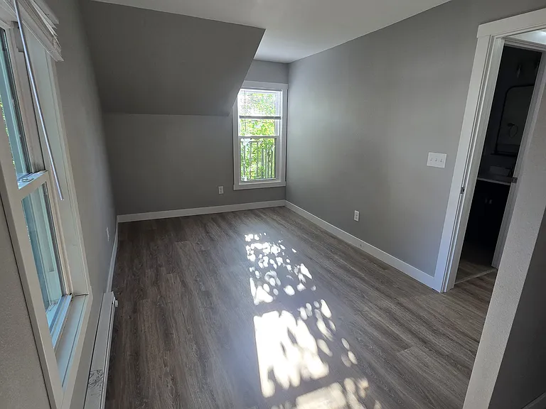 1109 1/2 S Dewey St — Photo 11