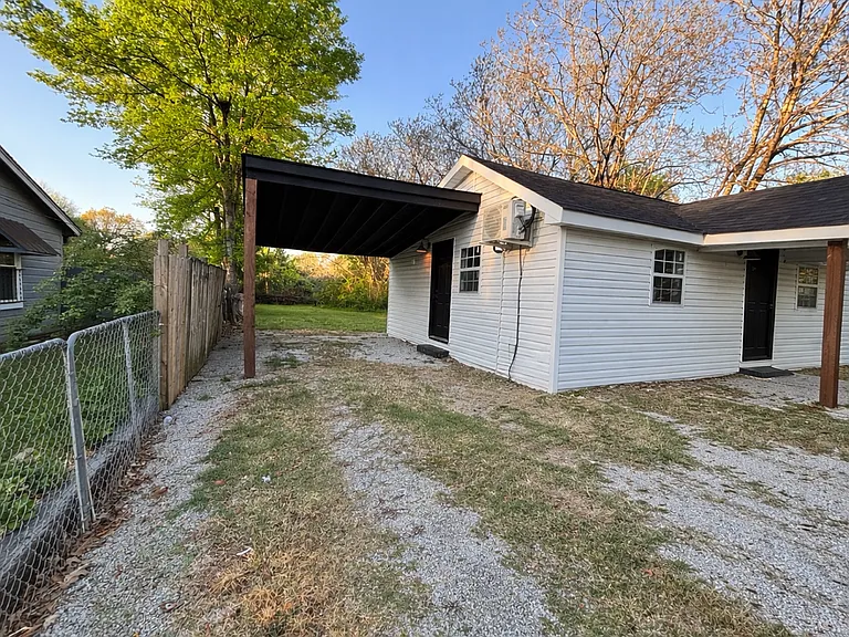 308 Cottonwood St — Photo 3