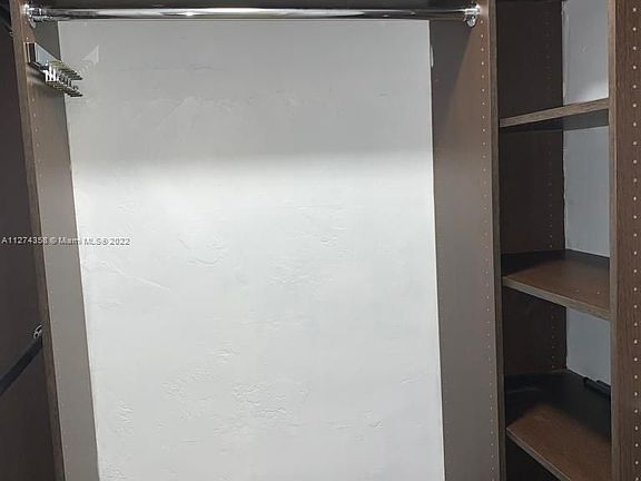 5th image of 1351 NE 191st St Unit 101