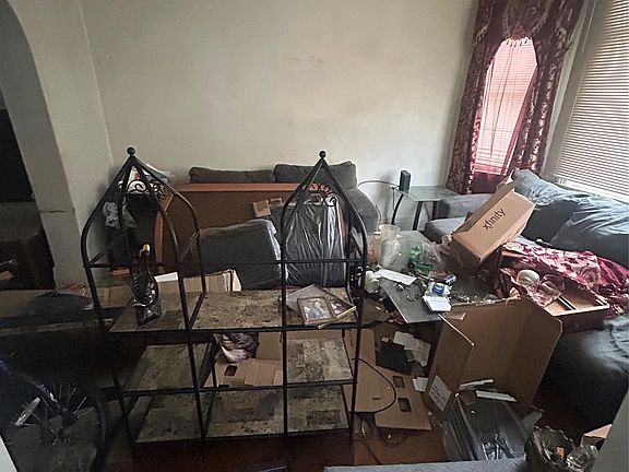 2nd image of 5541 Field St