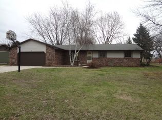 900 Regent Ln, Green Bay, WI 54311