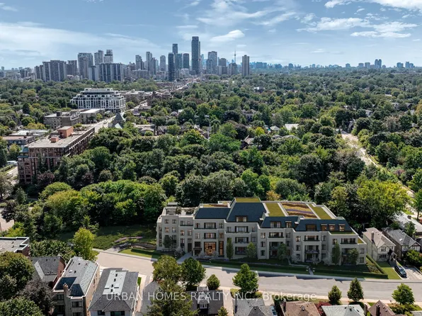 33 Chatsworth Dr #205, Toronto, ON M4R 1R5