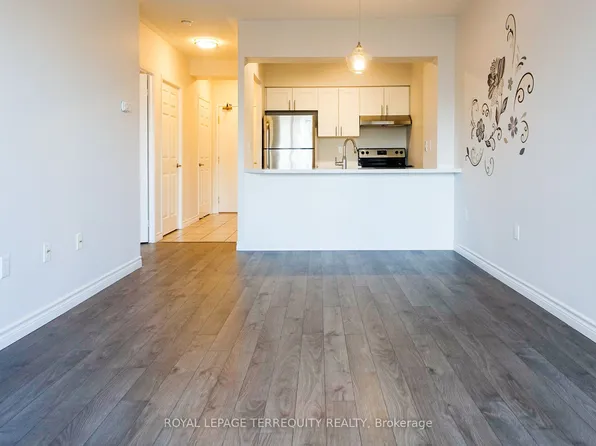 887 Bay St, Toronto, ON