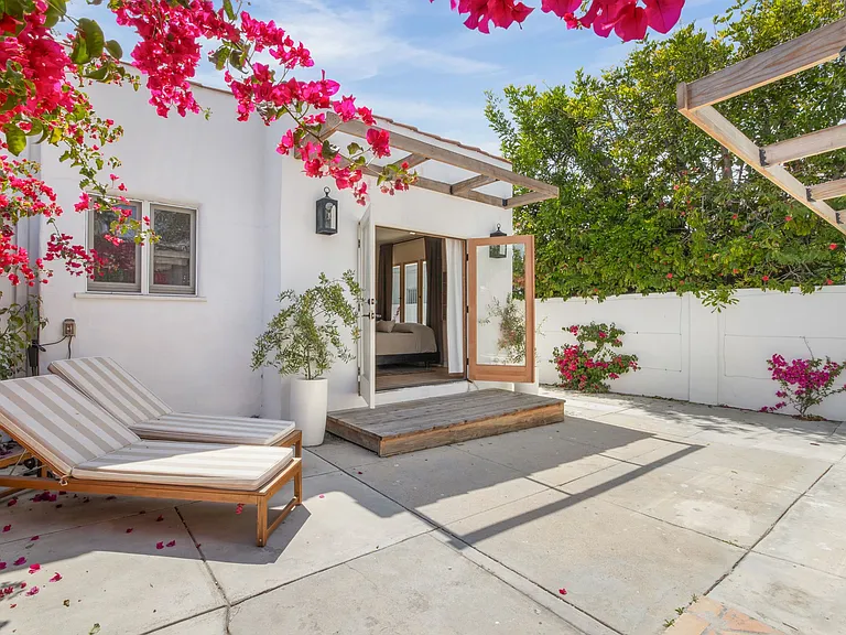 6277 Commodore Sloat Dr — Photo 1
