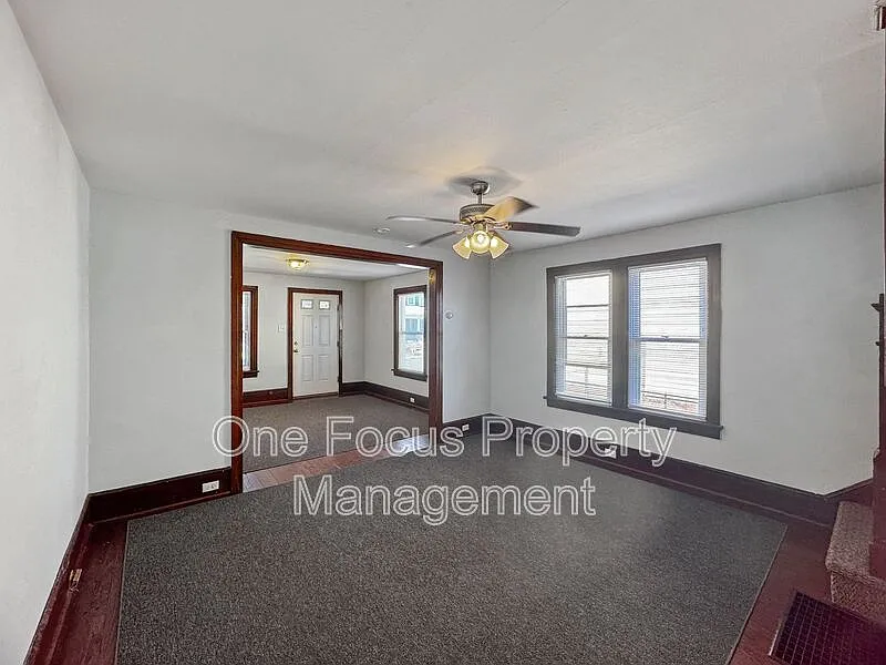 2 bed, 1.0 bath, $995 — Photo 3