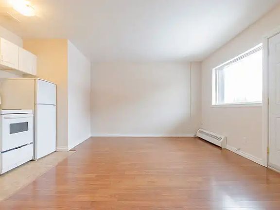 4th image of 236 Jogues St #305