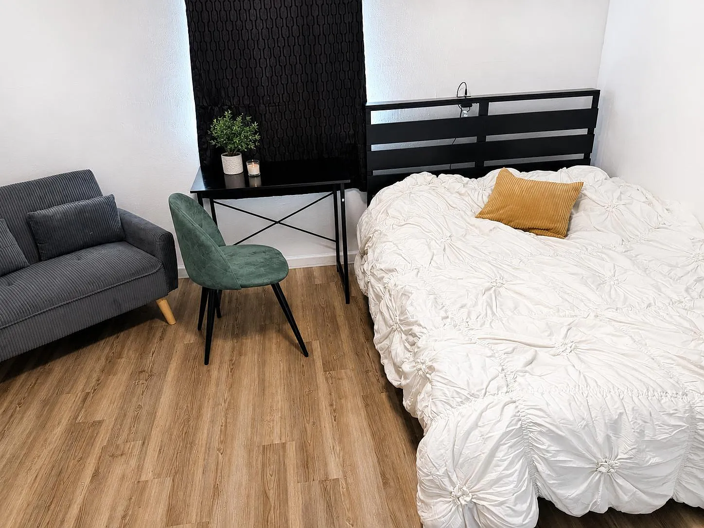 1 bed, 1.0 bath, 300 sqft, $1,027 — Photo 2