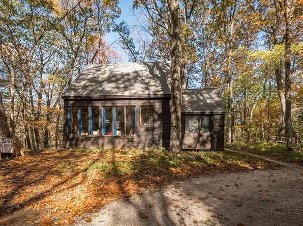 24 Paradise Rd, Ipswich, MA 01938