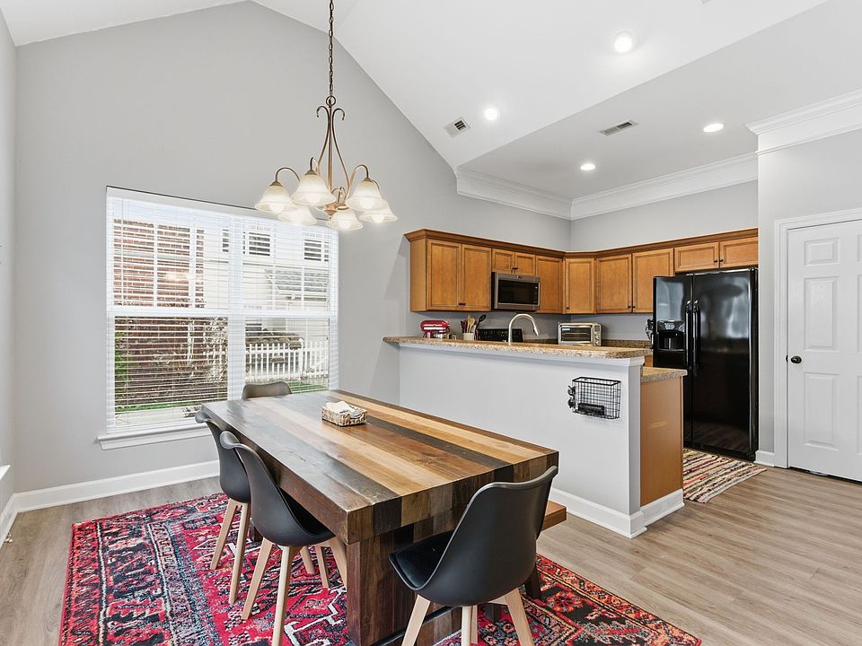 1st image of 814 Bracken Trl