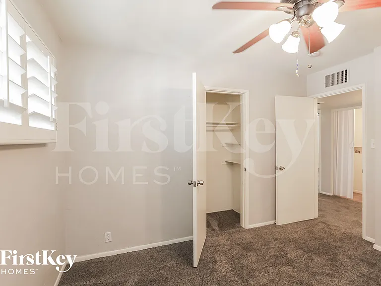 1357 W Sells Dr — Photo 12