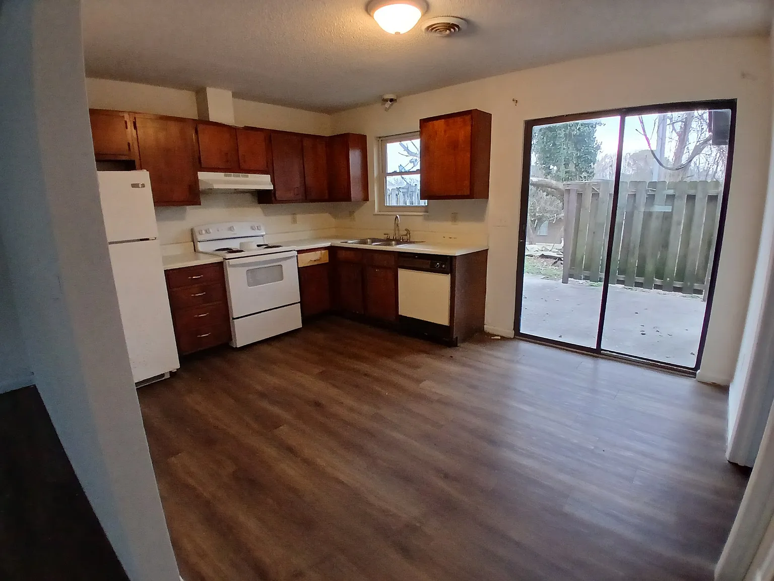 2 bed, 1.5 bath, $1,100 — Photo 4