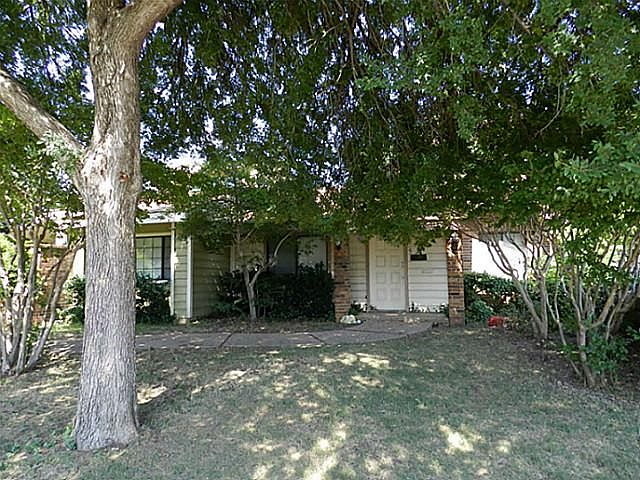 1st image of 5921 Royalcrest Dr