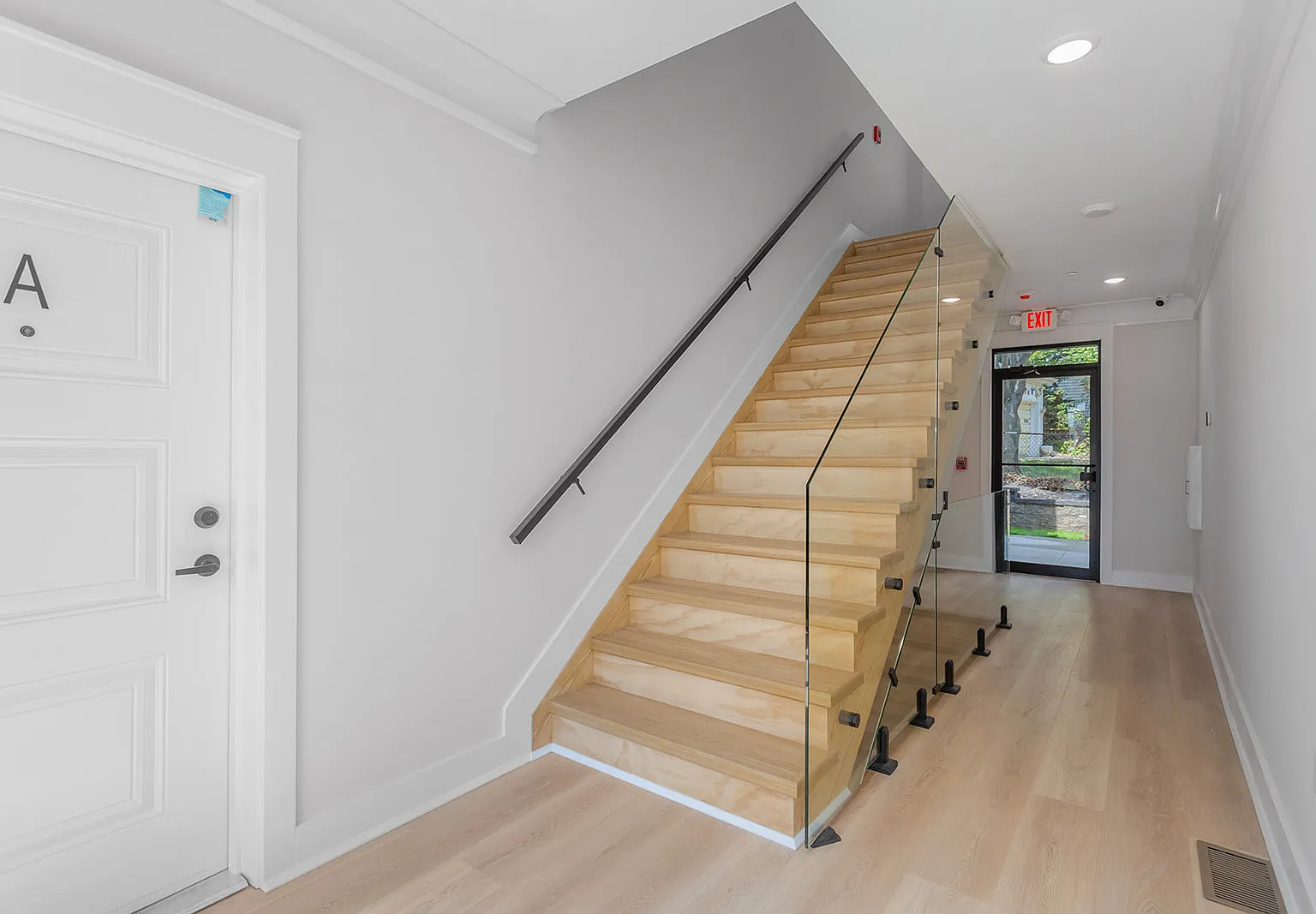 3 bed, $4,500 — Photo 2