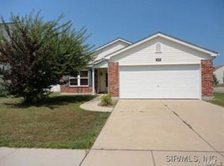 1401 Royal Forest Dr, Mascoutah, IL 62258