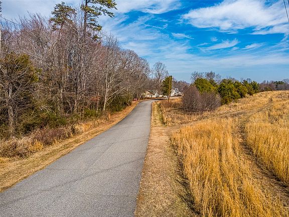 4th image of 2454 Locust Hill Rd