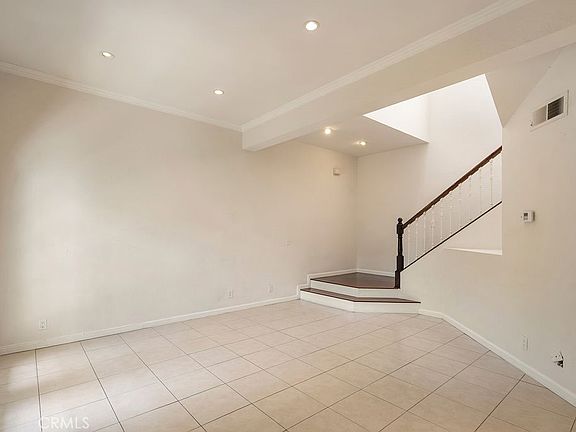 4th image of 23 Willowcrest Ln