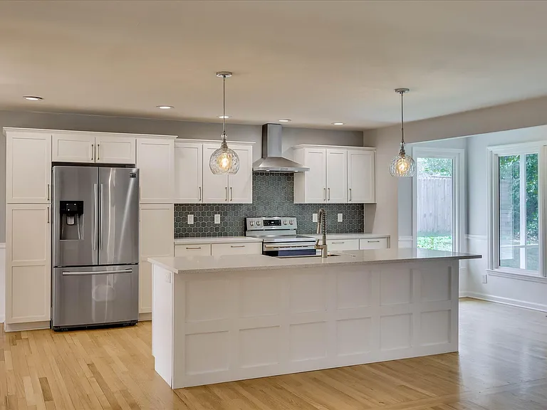 2111 Huron Dr — Photo 10