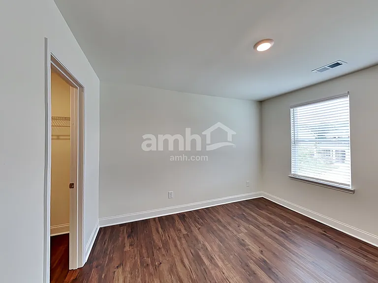 889 Carnaby Ln — Photo 26