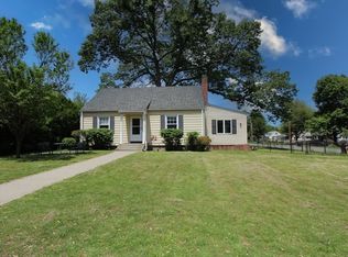 1 Stratford Rd, Holyoke, MA 01040