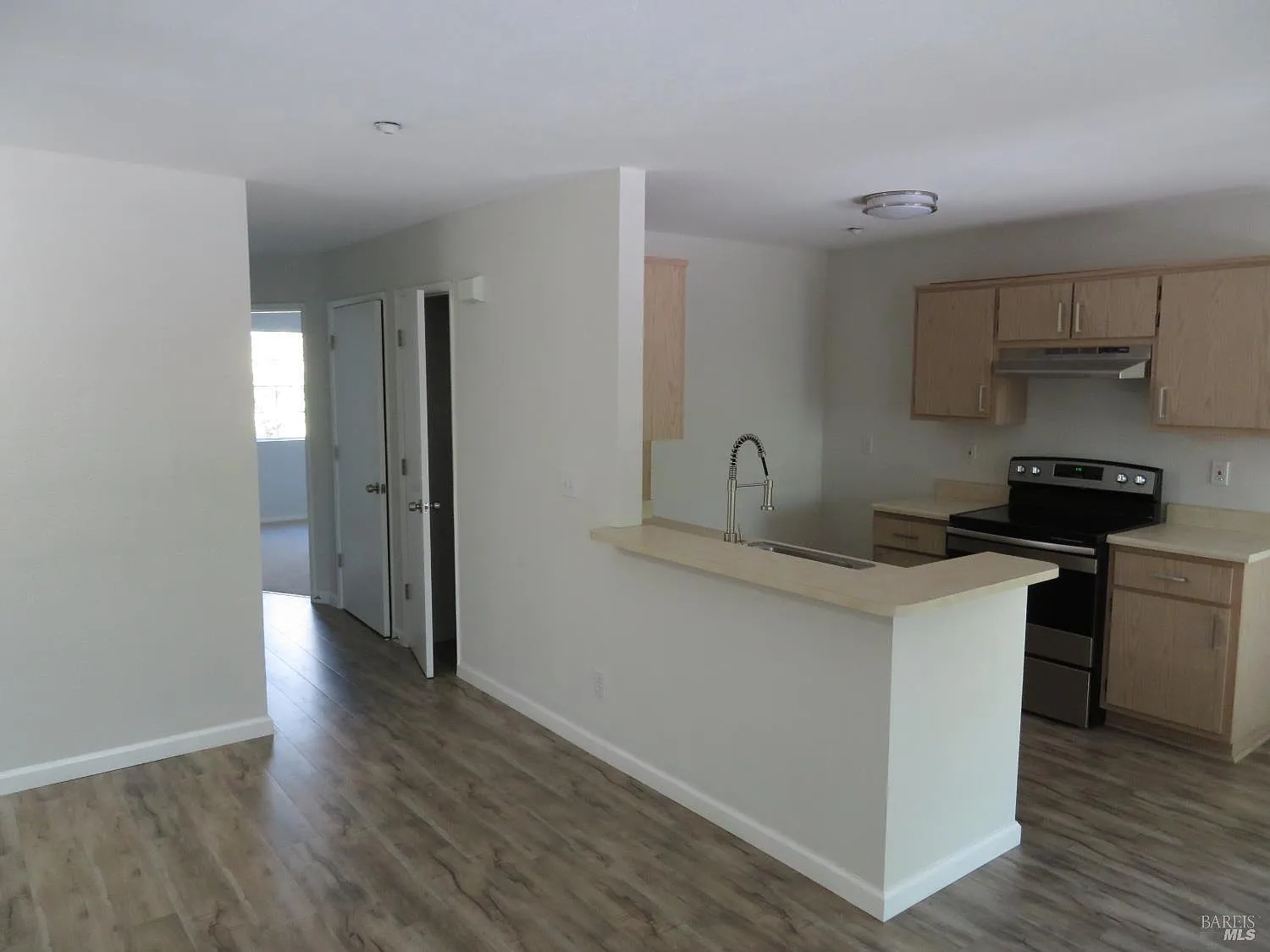 2 bed, 890 sqft, $1,900 — Photo 1