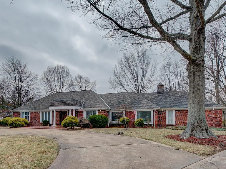 10490 Frontenac Woods Ln — Photo 1
