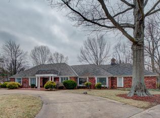 10490 Frontenac Woods Ln, Saint Louis, MO 63131