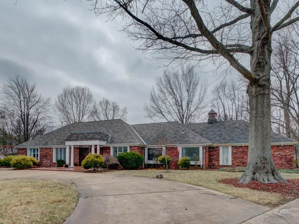 10490 Frontenac Woods Ln, Saint Louis, MO 63131