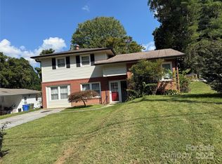 1102 N Justice St, Hendersonville, NC 28791