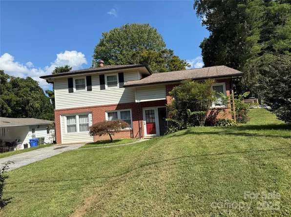 1102 N Justice St, Hendersonville, NC 28791