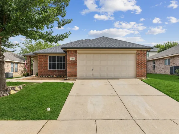500 Crown Oaks Dr, Fort Worth, TX 76131