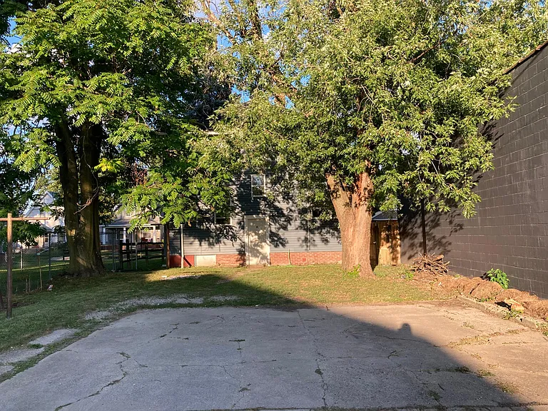 1313 Roosevelt Ave — Photo 13