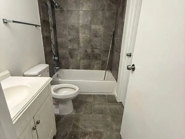 9432 Lexington Cir #G — Photo 24