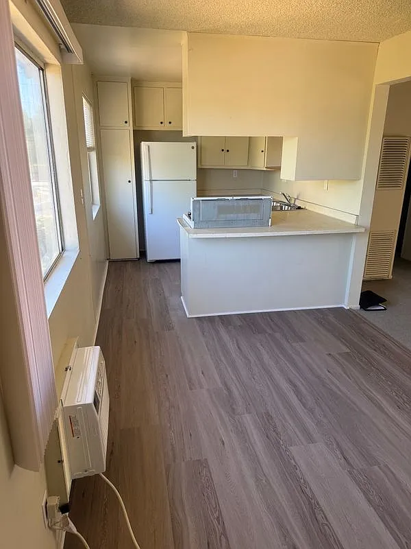 2 bed, 1.0 bath, 760 sqft, $1,800 — Photo 3