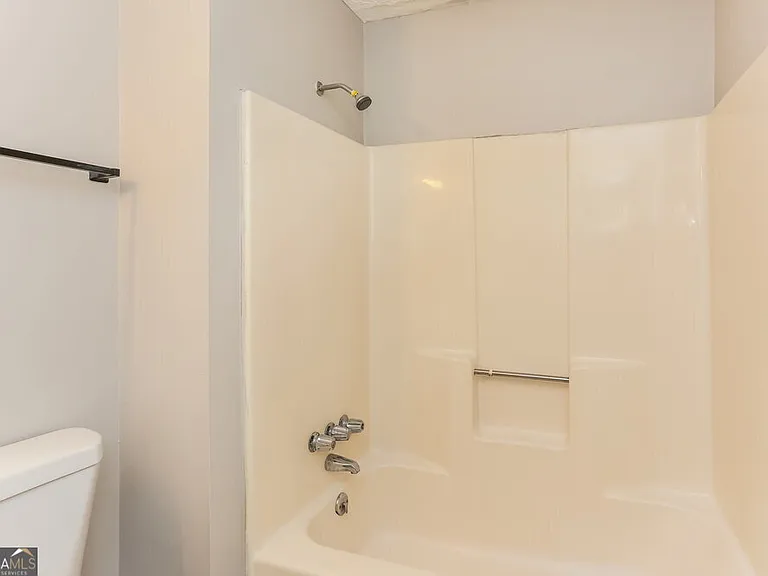 1535 Springwood Dr SE #B — Photo 13