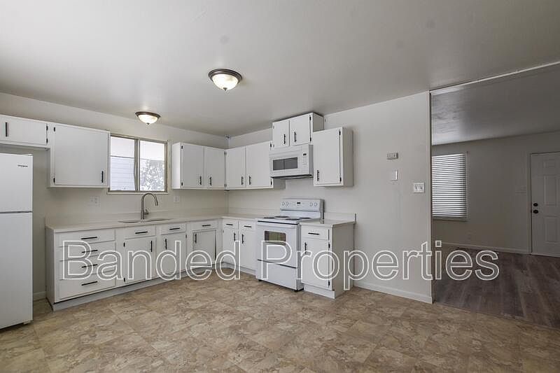 1st image of 470 N 200 W