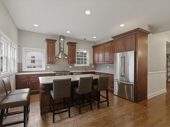 3rd image of 1828 W Berenice Ave