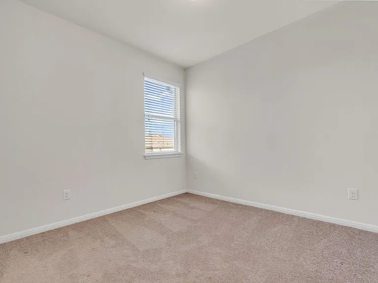 535 Twisted Oaks Ln — Photo 8