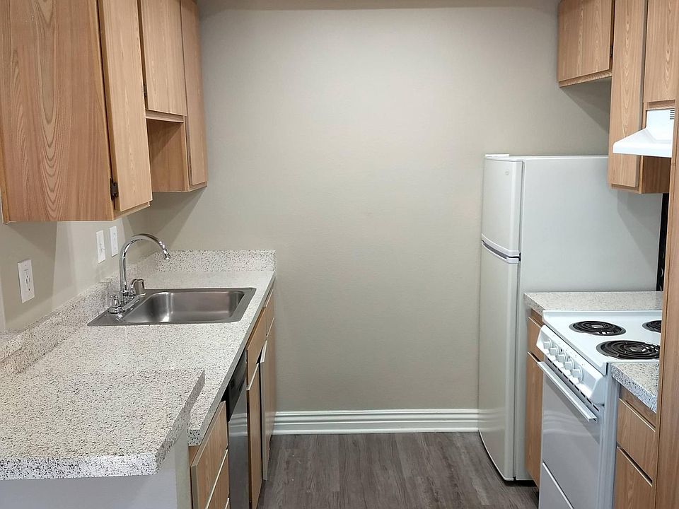 PLAN E _STUDIO KITCHEN REFRIGERATOR, ELECTRIC STOVE, DISHWASHER