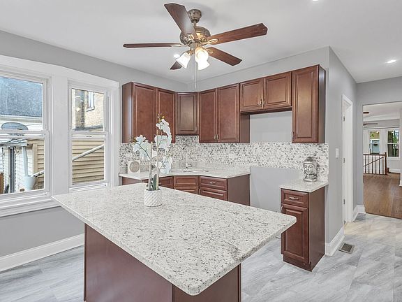 3rd image of 2237 N Mulligan Ave