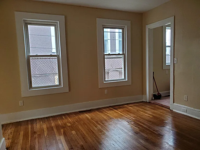 324 Goffe St #1 — Photo 3