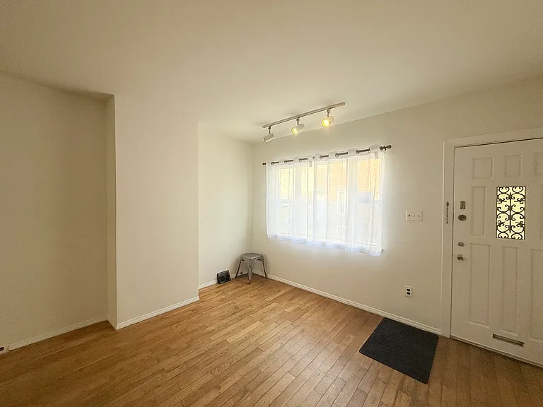 2544 S Darien St — Photo 17