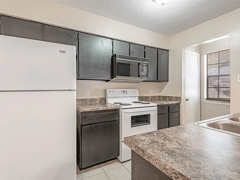 2401 Sycamore Ave #E3 — Photo 9