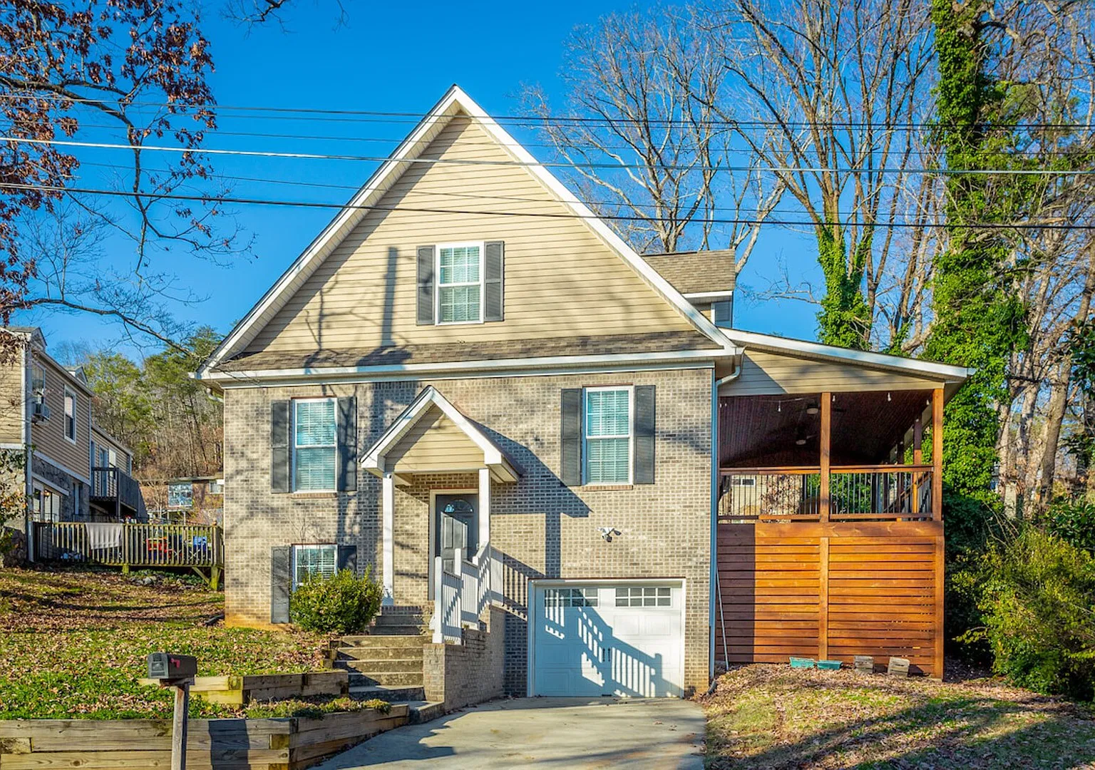 Downtown Chatt | Sleeps 17 | Game Room +Huge Deck — Photo 2